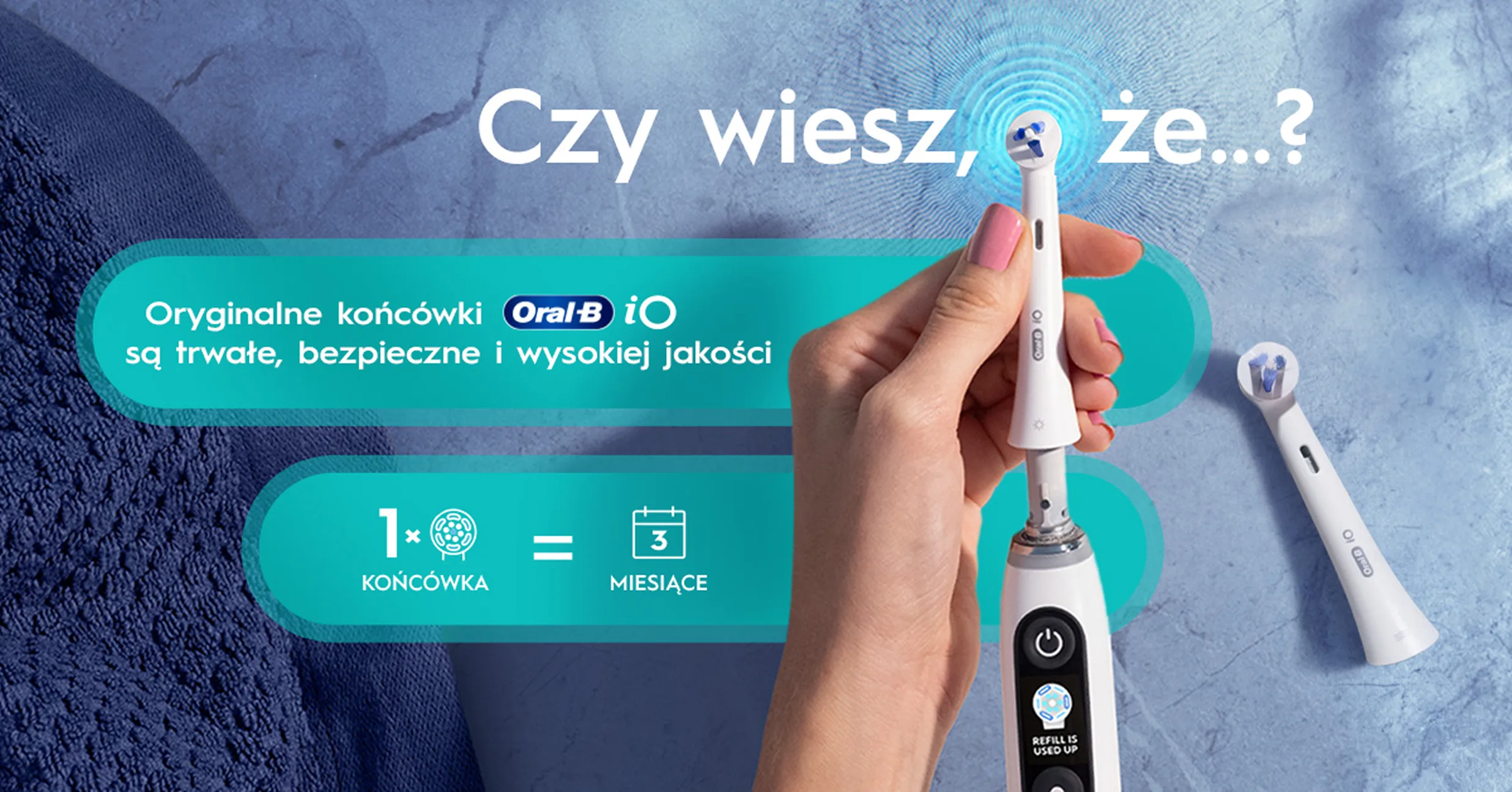 Dłoń trzymająca końcówkę szczoteczki Oral-B iO, którą można używać nawet przez 3 miesiące. 