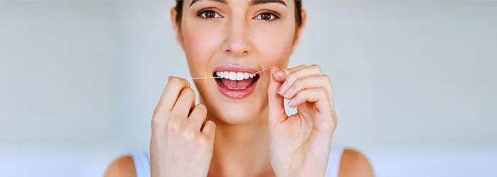 Zalety czyszczenia zębów nicią dentystyczną article banner
