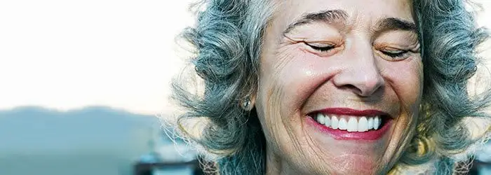 Image - Article Hero - Protezy czy implanty na zęby? 