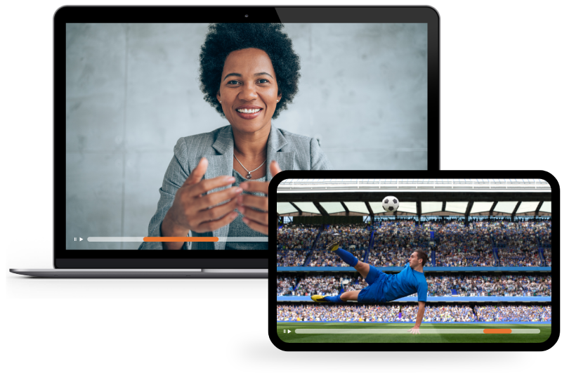 태블릿과 노트북에 표시된 화상 회의와 라이브 스포츠 축구 이벤트