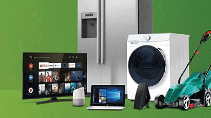 Image de bannière du témoignage client d'AO.com comprenant un téléviseur, un réfrigérateur, une machine à laver, une tondeuse à gazon et un ordinateur portable