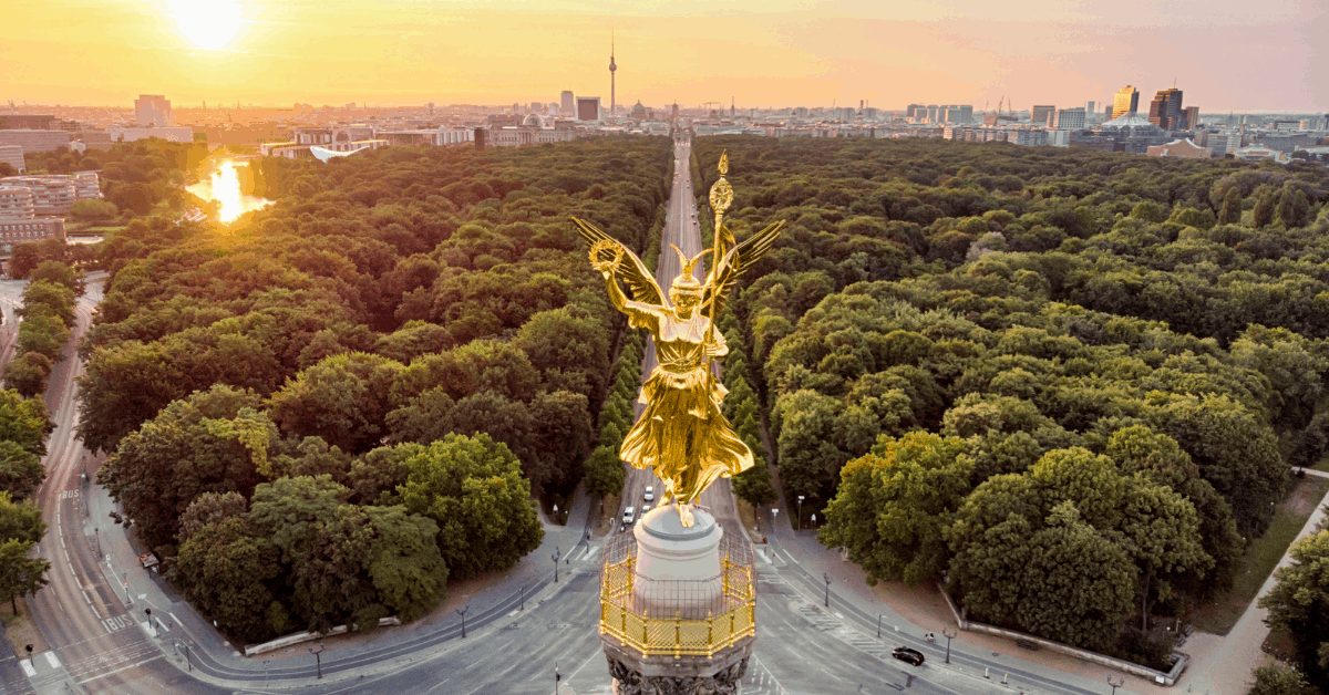 <figcaption>The Victory Column sits in the middle of Tiergarten. <em>Image credit: stocklapse/iStock</em></figcaption>