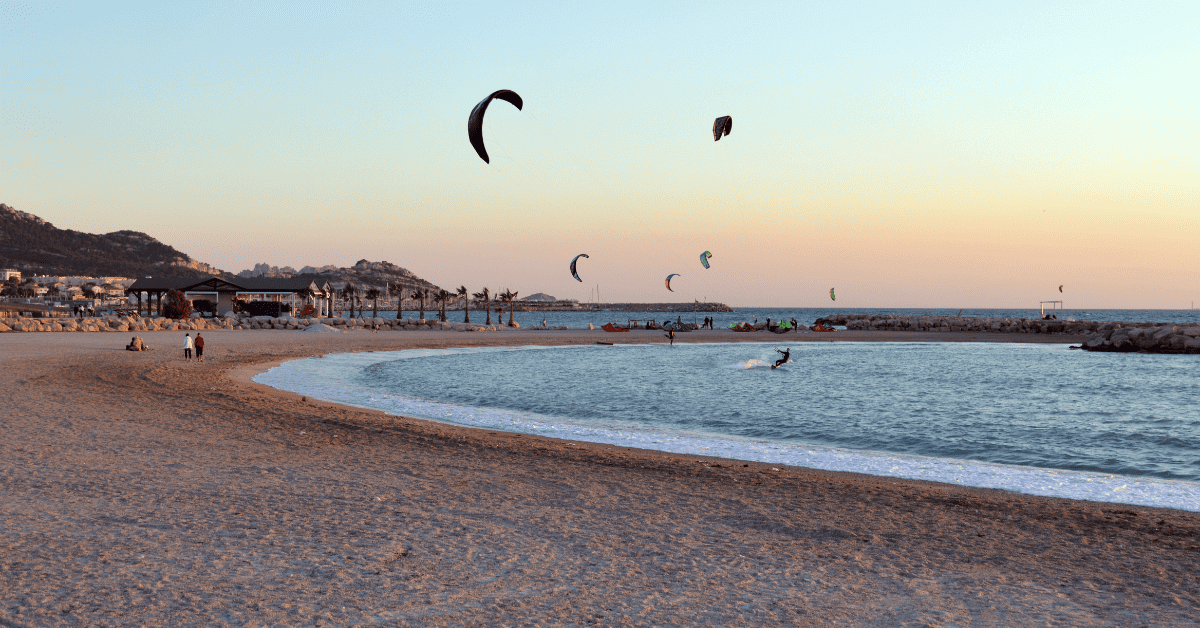 <figcaption class="wp-element-caption">Plage de Bonneveine, Marseille, France. <em>Image credit: Wikimedia</em></figcaption>