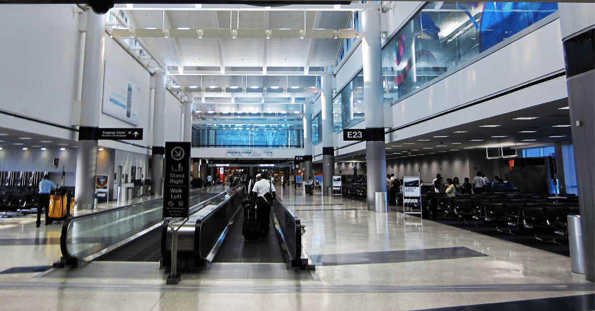 <figcaption class="wp-element-caption">Inside George Bush Intercontinental Airport. <em>Image credit: Wikimedia</em></figcaption>