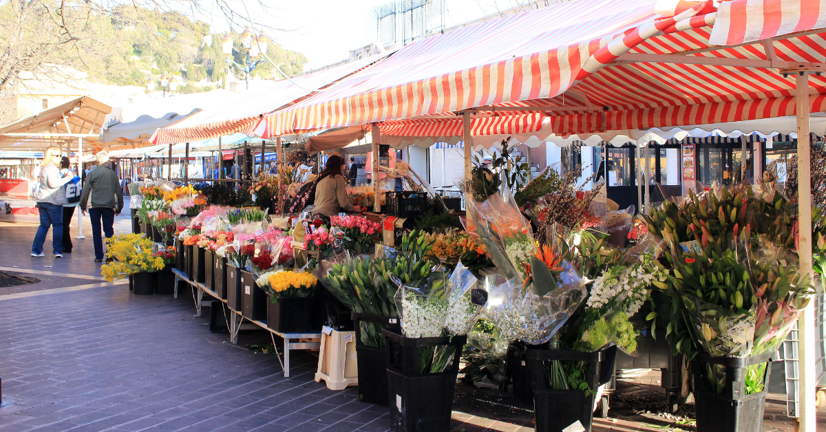 <figcaption class="wp-element-caption">Cours Saleya Market is one of the most famous and vibrant markets in Nice, located in the heart of Vieux Nice (Old Nice). <em>Image credit: Wikimedia</em></figcaption>