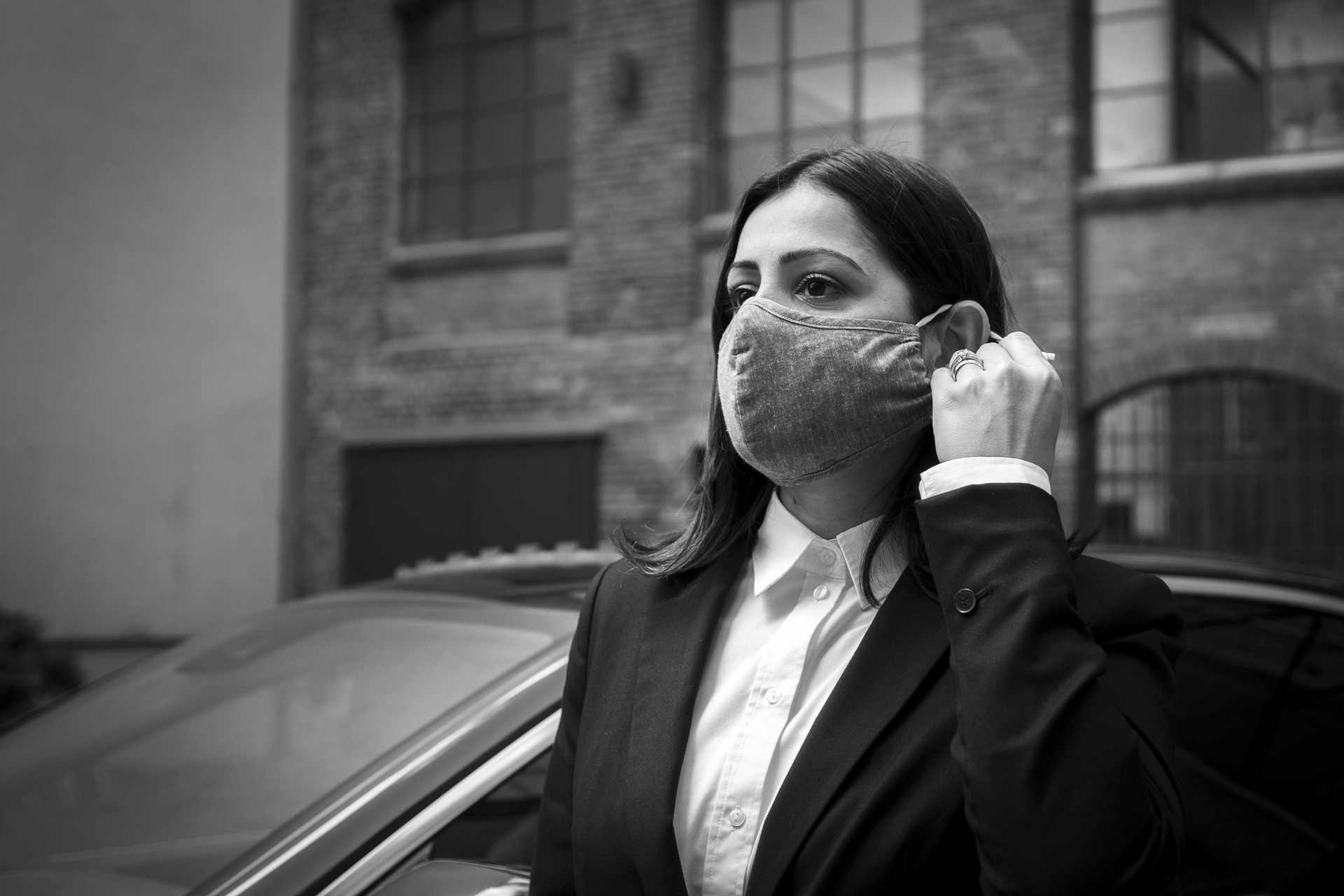 Blacklane female chauffeur wearing mask