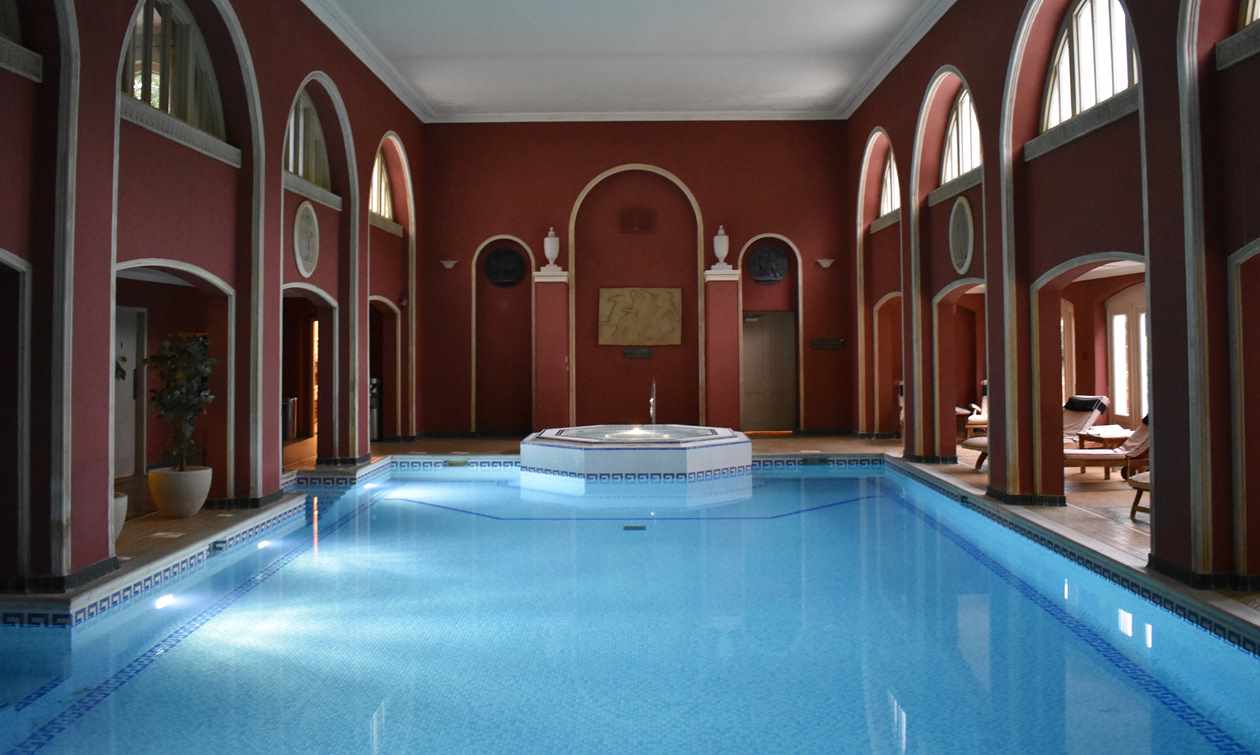 Interior shot of the swimming pool and jacuzzi at the Hartwell House spa.