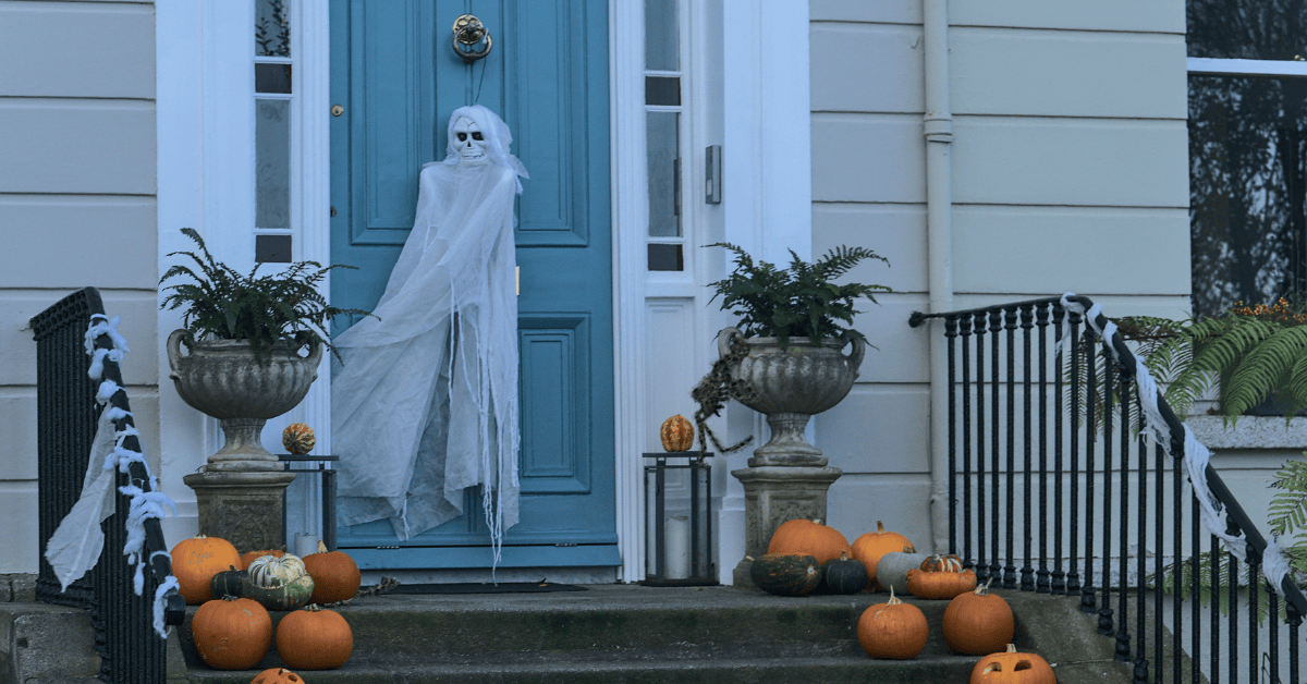 <figcaption class="wp-element-caption">Dublin lights up for Halloween with vibrant parades and traditional bonfires, infusing the city with a blend of folklore and festive revelry. <em>Image credit: Roman Overko/Gettyimages</em></figcaption>