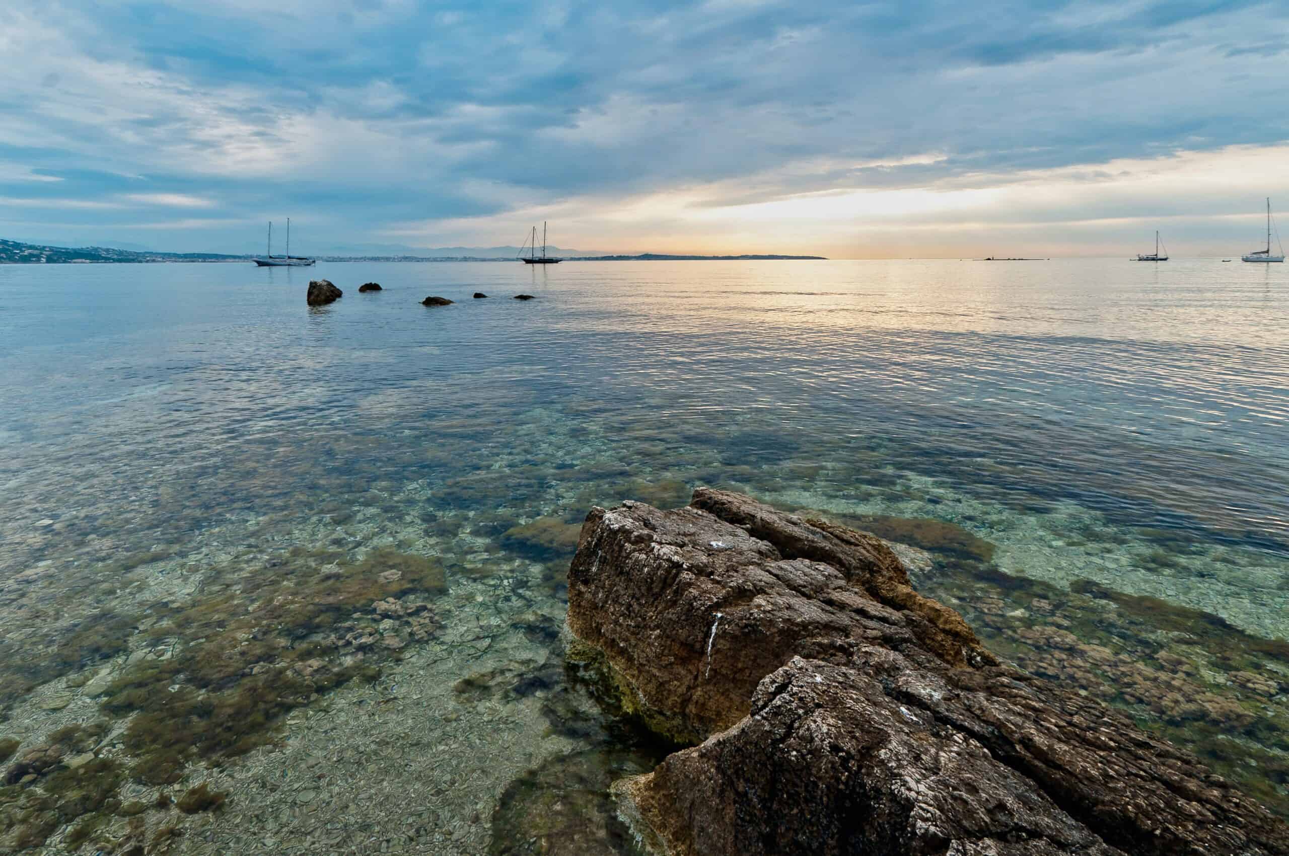 <figcaption class="wp-element-caption">Île Sainte-Marguerite is a captivating island retreat near Cannes. <em>Image credit: jacques dufrenoy/Unsplash</em></figcaption>