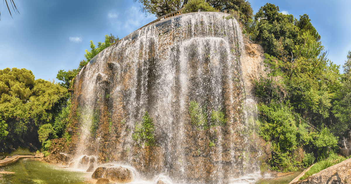 <figcaption class="wp-element-caption">Parc de la Colline du Château, situated atop Castle Hill (Colline du Château), is a popular destination for both locals and tourists due to its scenic beauty and historical significance. <em>Image credit: bwzenith/Gettyimages</em></figcaption>