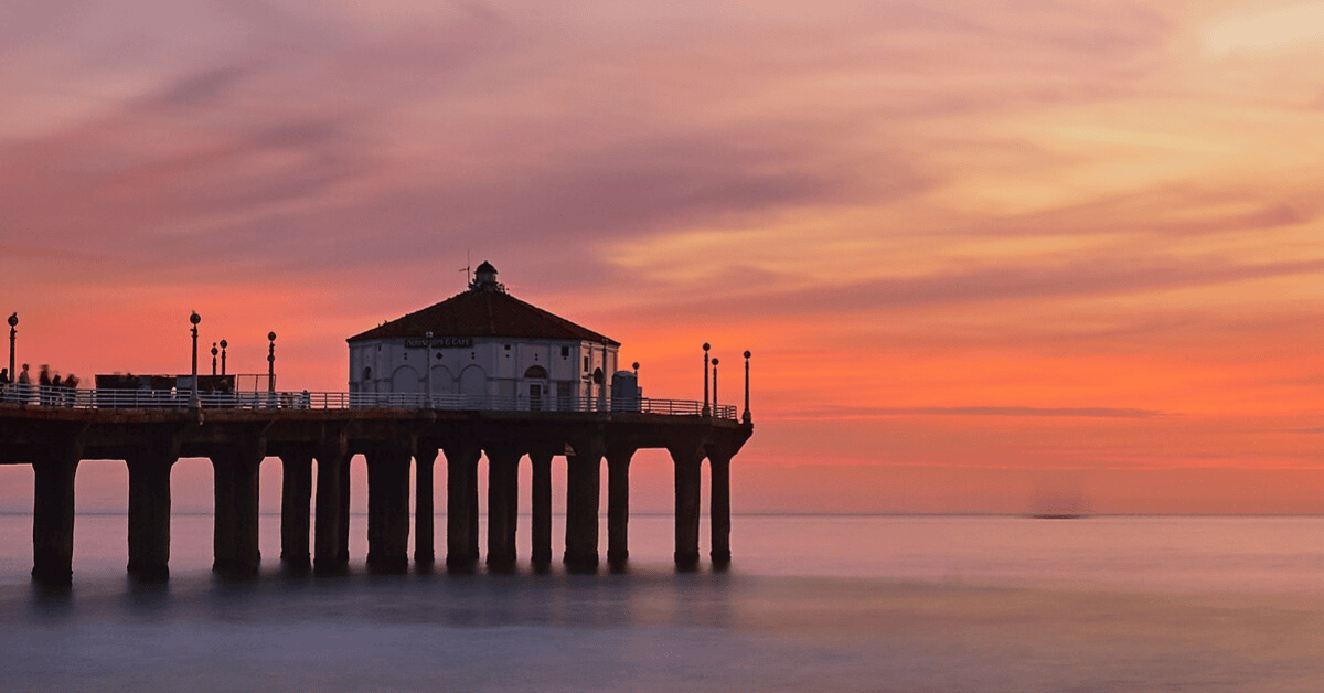 <figcaption class="wp-element-caption">Manhattan Beach, Los Angeles. <em>Image credit: Wikimedia</em></figcaption>