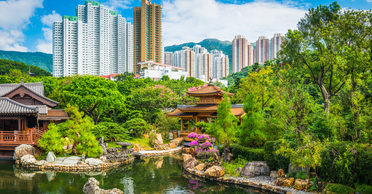 <figcaption class="wp-element-caption">Hong Kong buzzes with energy, blending historic neighborhoods, lively markets, and stunning harbor views. Image credit: fotoVoyager/Gettyimages</figcaption>