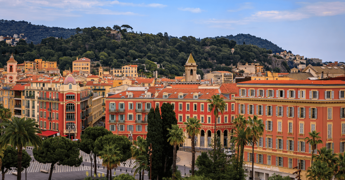 <figcaption class="wp-element-caption">Castle Hill, or Colline du Château, offers panoramic views of the city, the Mediterranean Sea, and the surrounding area. <em>Image credit: SvetlanaSF/Gettyimages</em></figcaption>