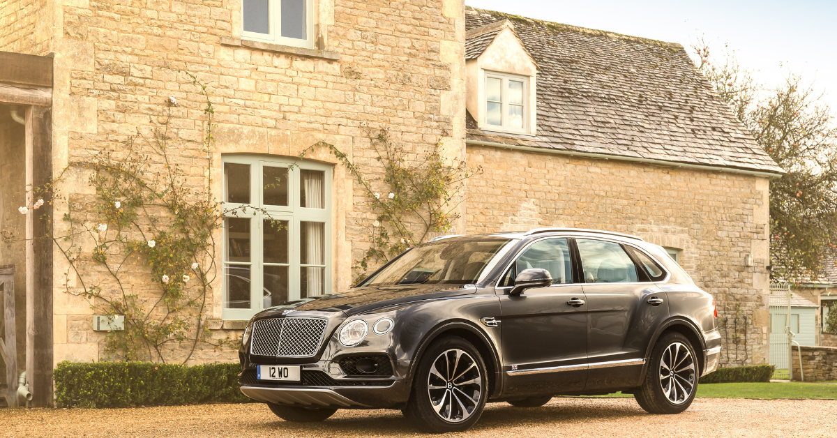 Bentley designs an exclusive seasonal picnic hamper for Linley, crafted by Mulliner.
