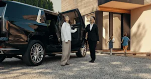 <figcaption class="wp-element-caption">Discover the vibrant tapestry of artistic expression in the Hamptons, where creativity thrives and masterpieces come to life. <em>Image credit: Blacklane</em></figcaption>