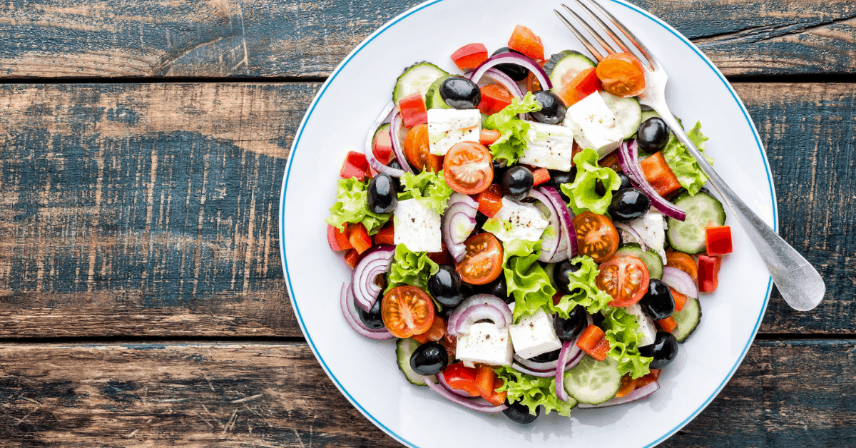 <figcaption>Eating fresh salads can help to improve your travel experience. Image credit: ivandzyuba/iStock</figcaption>