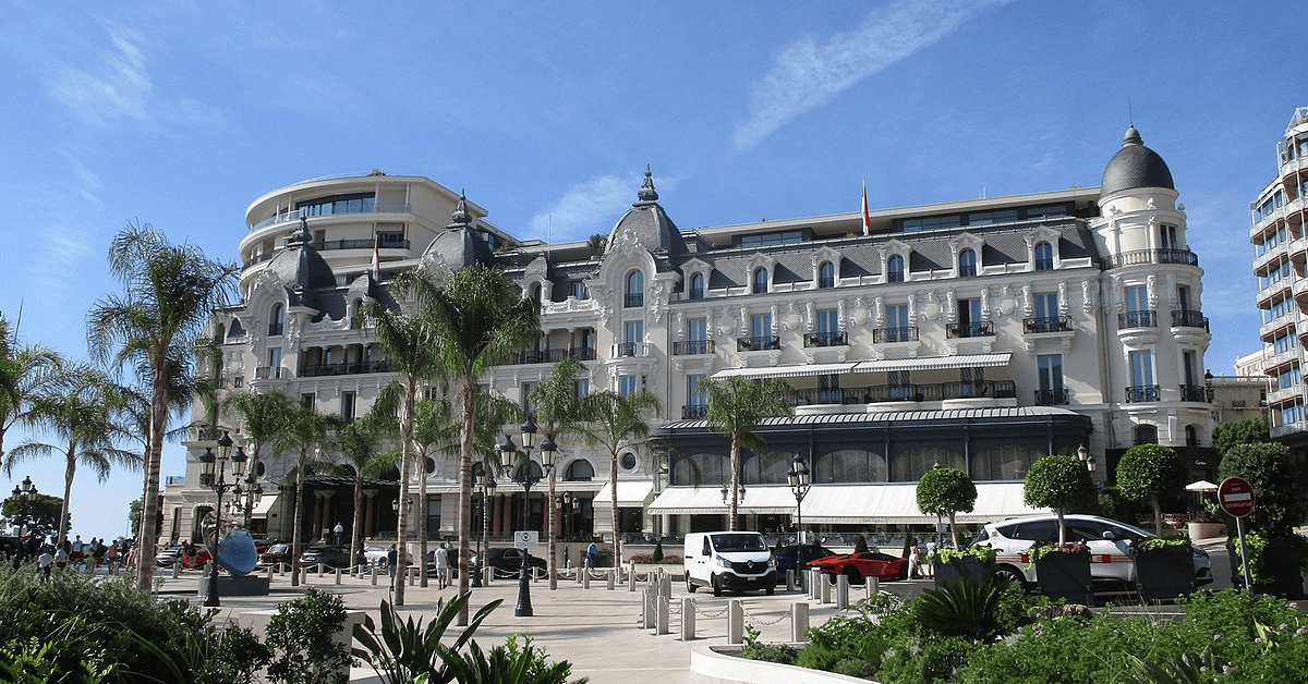 <figcaption class="wp-element-caption">Hôtel de Paris Monte-Carlo, France. <em>Image credit: Wikimedia</em></figcaption>