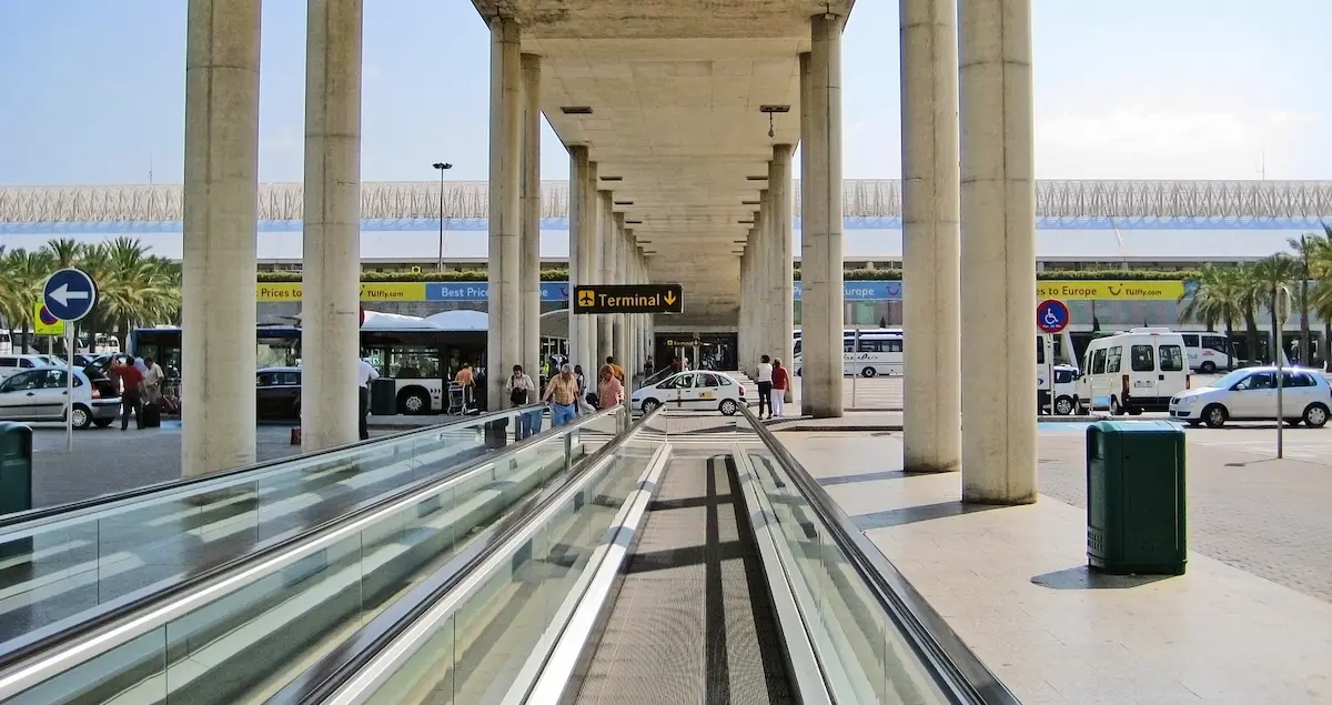 Travellators leading to the terminal building in Palma de Mallorca Airport.