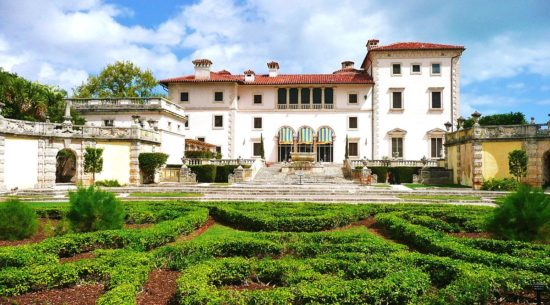 <figcaption class="wp-element-caption">Vizcaya Museum and Gardens, Miami, Florida. <em>Image credit: Wikimedia</em></figcaption>