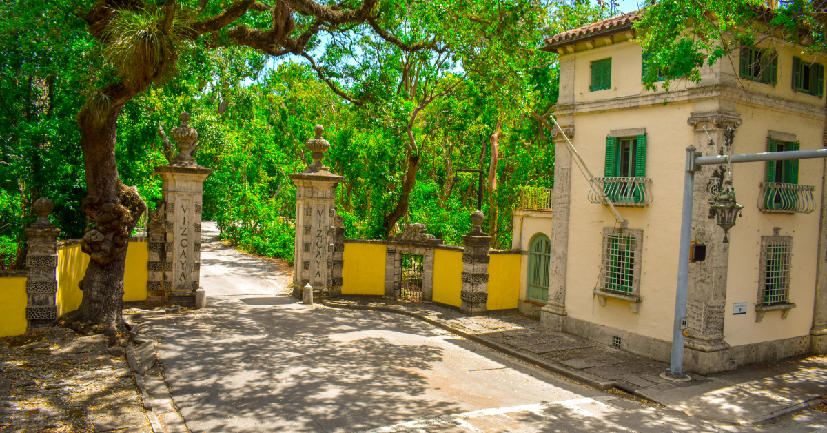 <figcaption class="wp-element-caption">Vizcaya Museum and Gardens is a historic estate in Miami, Florida, known for its stunning architecture, beautiful gardens, and rich history. <em>Image credit: Wikimedia</em></figcaption>