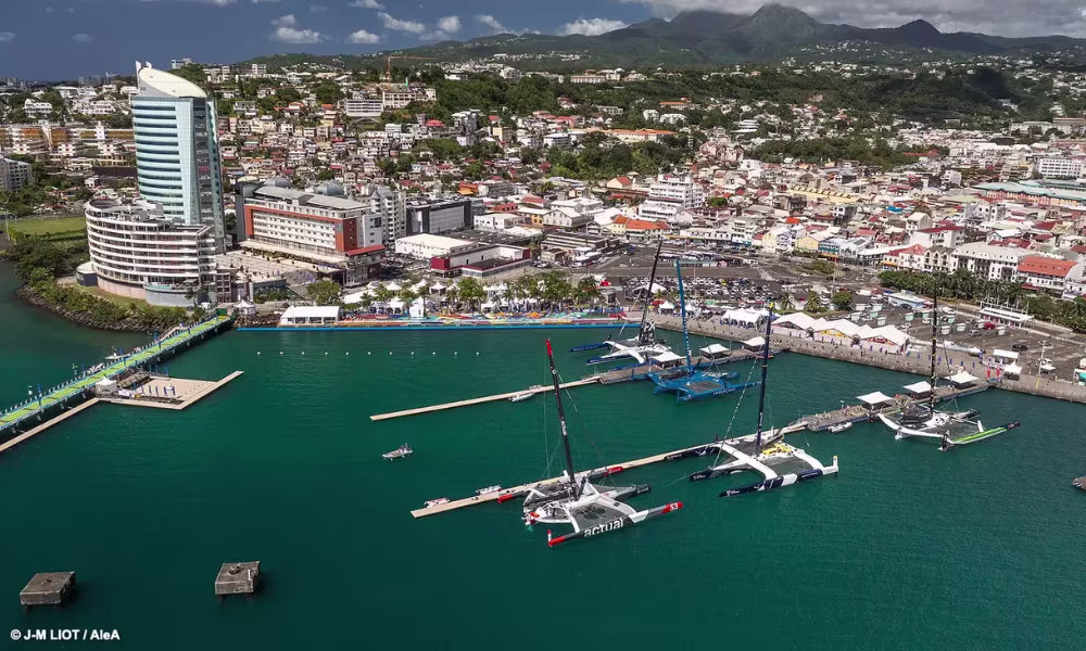 Location Voiture Martinique - Transat Cafe l-OR Baie de Fort-de-France Europcar