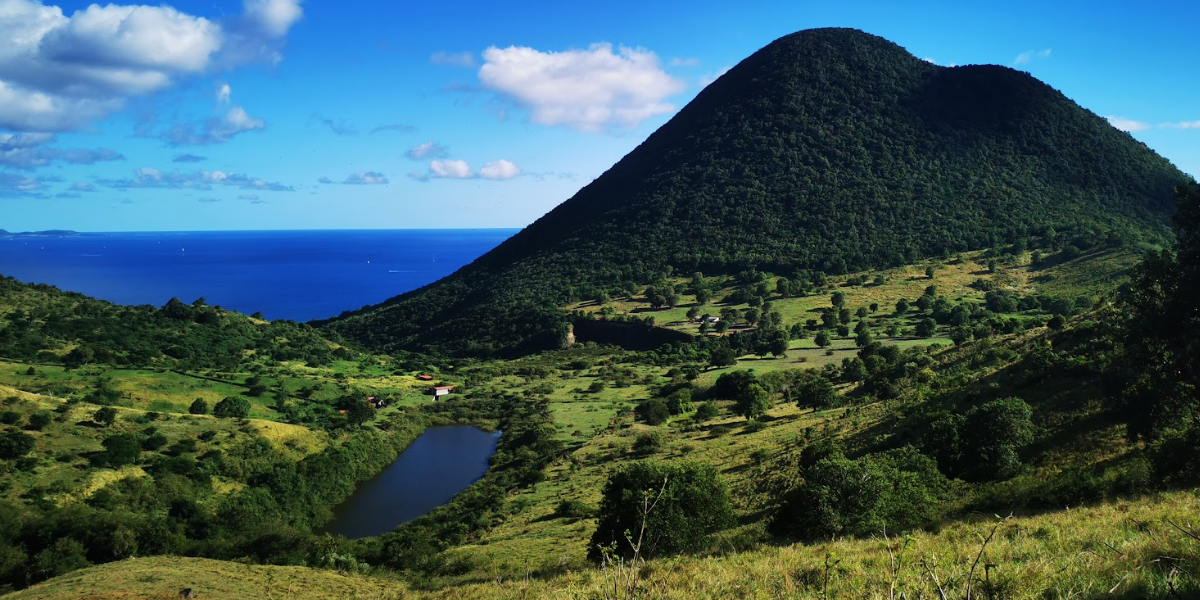 Anses d'Arlet - Lieu Insolite - Point de vue de la Charmeuse au dos du Morne Larcher