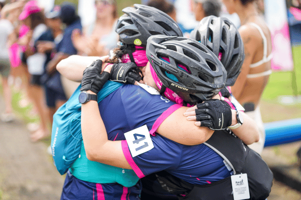 Solidarity between Raid des Alizés participants