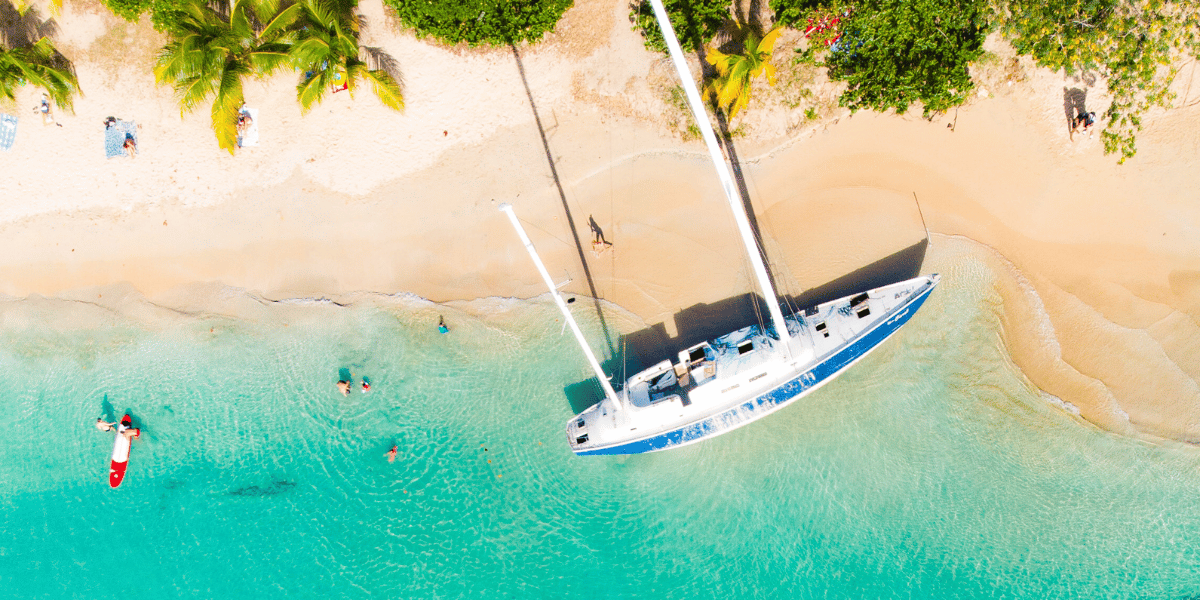 bateau echoue pointe marin location voiture martinique