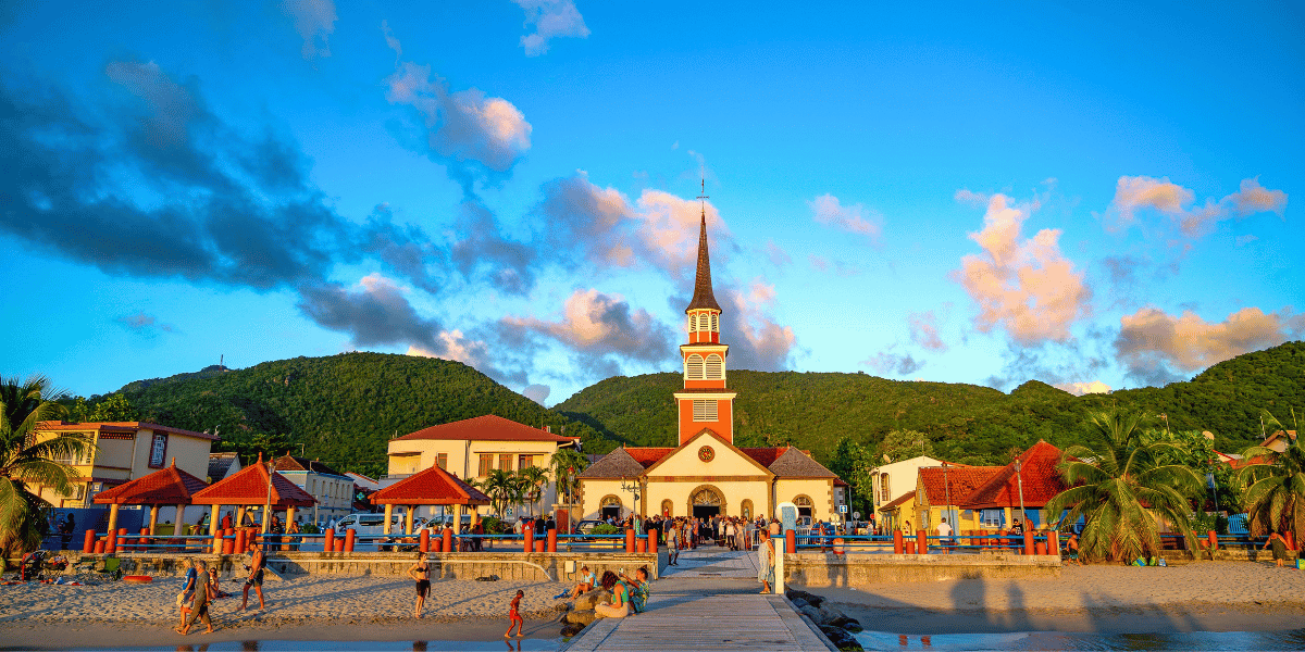 Les Anses d'Arlet Martinique - Que voir, que faire - Vue de l'église et de son ponton 