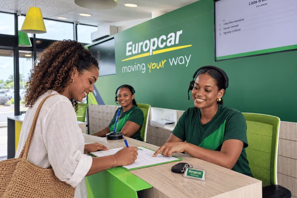 Signing a rental agreement at the Europcar Martinique branch