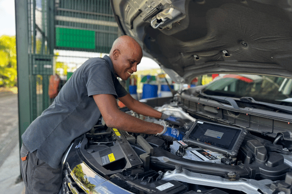 Rental car diagnostics at Europcar Martinique
