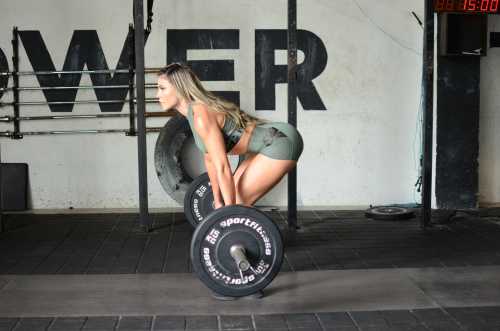Personal training with a women who is performing deadlifts