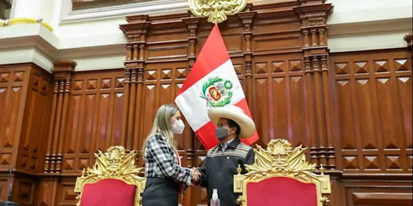 Gobierno y Congreso, cada vez más lejos de la gente