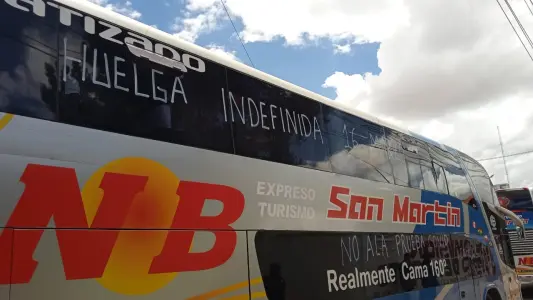 Transportistas de Puno protestan por alza de combustible