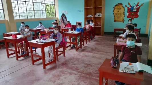 Aumenta el número de instituciones educativas de Cajamarca que han iniciado clases semipresenciales