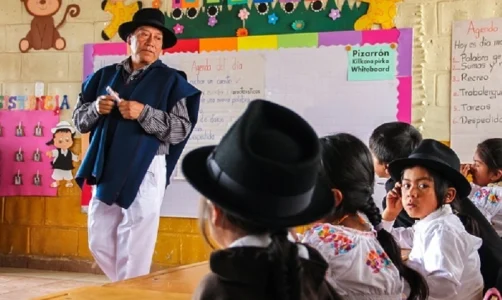 Docentes de Ayacucho saludan anuncio de vacunación contra el covid-19