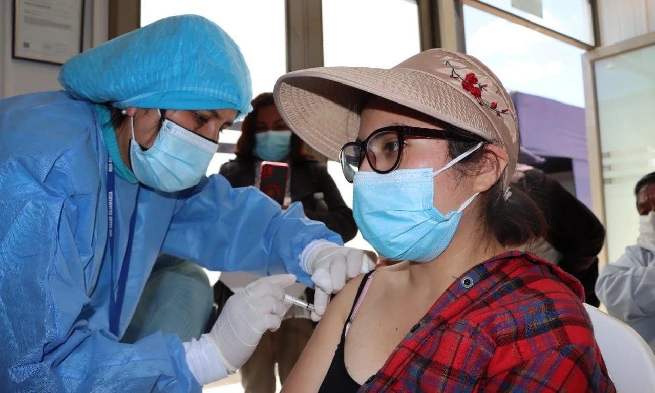 Se inicia la vacunación a personas de 36 y 37 años de edad en Cajamarca