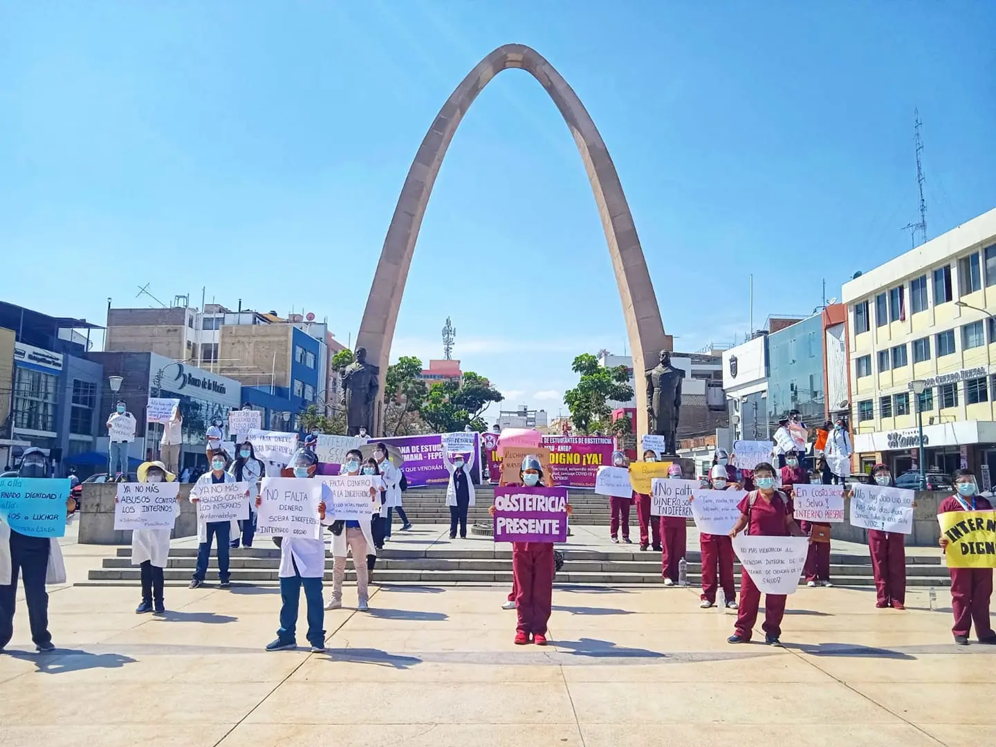 ¿Por qué protestan los internos de ciencias de la salud?