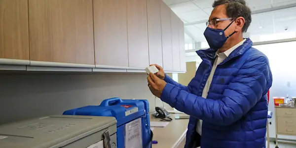 Gran indignación en Ayacucho por vacunación de Martín Vizcarra y Pilar Mazetti