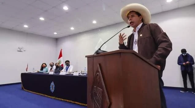 Líderes y lideresas de Puno le piden a Pedro Castillo el cambio de la Constitución 