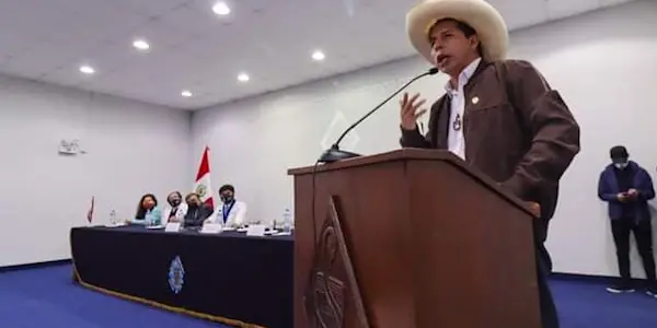 Líderes y lideresas de Puno le piden a Pedro Castillo el cambio de la Constitución