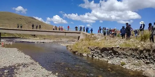 Afectados por la contaminación del Rio Ramis acatan paro de 48 horas