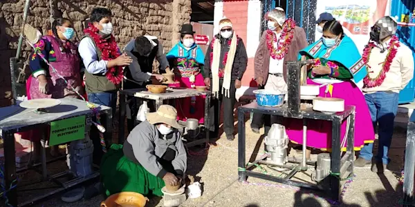 Mujeres aimaras incrementarán producción de cerámicas con tecnologías innovadoras