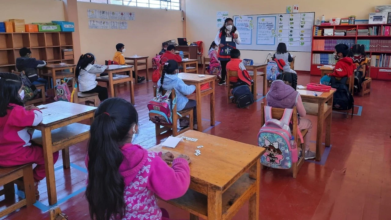 Más de 600 instituciones educativas retornaron a las clases semipresenciales en Cusco