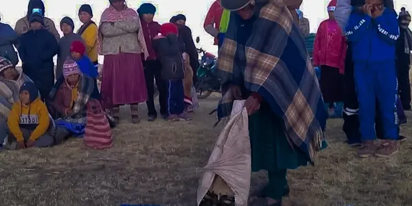 Pescadores artesanales de Puno comparten su pesca en honor de la fiesta de San Pedro y San Pablo