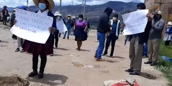 "Vecinos de Penal de Huacariz protestan porque las antenas de bloqueo de celulares e internet afecta las clases de sus hijos"