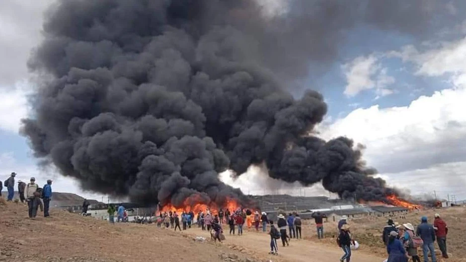 Ayacucho: Campamento y maquinarias de minera Apumayo fueron incendiados