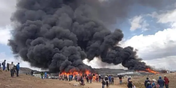 Ayacucho: Campamento y maquinarias de minera Apumayo fueron incendiados