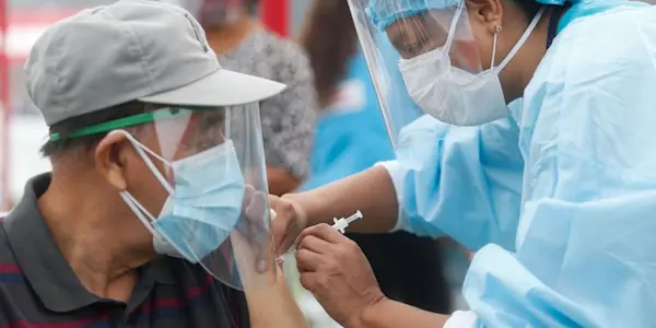 15,700 maestros rurales de Puno serán vacunados a partir de mañana