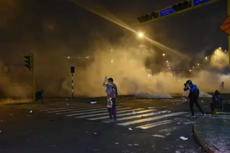 Exigen justicia para jóvenes asesinados durante protesta y salida a crisis política